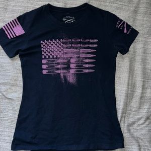 Woman's size small grunt style tee